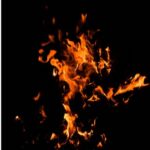 📰 सोलापुर में खौफनाक वारदात: पति ने पत्नी पर पेट्रोल डालकर लगाई आग, हालत नाजुक