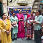 मदर्स डे पर बस्ती की महिलाओं का सम्मान, कनिष्का फाउंडेशन ने बांटी उपयोगी सामग्री