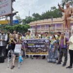 NEET पेपर लीक के विरोध में रायपुर में आम आदमी पार्टी का कैंडल मार्च, केंद्रीय शिक्षा मंत्री के इस्तीफे की मांग