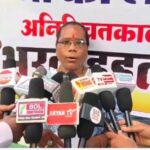 तहसीलदार-CMO पर एक लाख रुपये लेकर एकतरफा कार्रवाई का आरोप, न्याय की मांग को लेकर महिला की अनिश्चितकालीन भूख हड़ताल