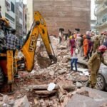 दिल्ली के सत्य निकेतन में 40-50 साल पुरानी बिल्डिंग भरभराकर गिरी, 7 लोगों की मौत; उठे कई गंभीर सवाल